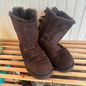 UGG Womens Chocolate Brown Bailey Bow Boots Size 7 With Sheepskin Lining